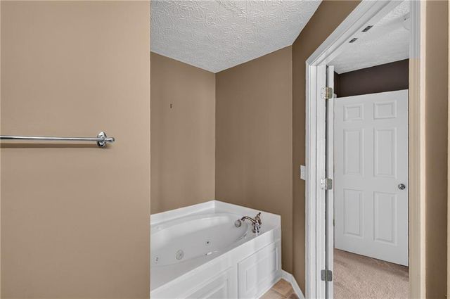 6647 Splashwater Drive, Flowery Branch, GA 30542