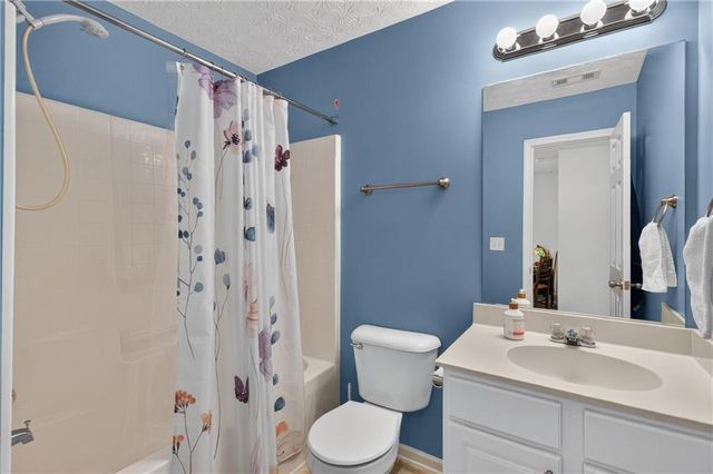 6647 Splashwater Drive, Flowery Branch, GA 30542
