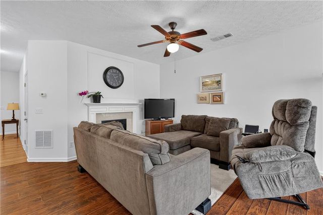 6647 Splashwater Drive, Flowery Branch, GA 30542