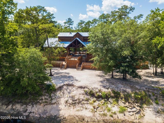 195 Long Leaf Drive, Wallace, NC 28466