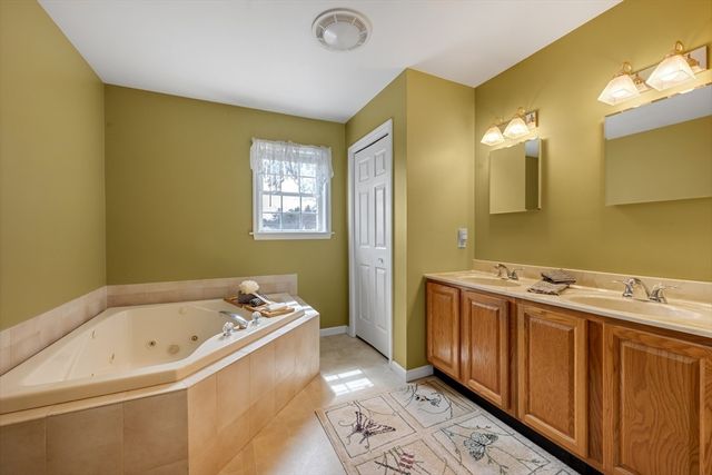 31 Glen Echo Shore Rd, Charlton, MA 01507