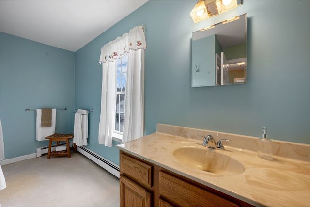 31 Glen Echo Shore Rd, Charlton, MA 01507