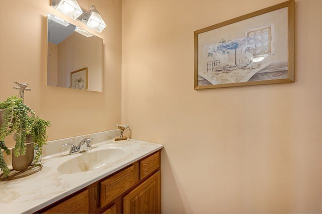 31 Glen Echo Shore Rd, Charlton, MA 01507