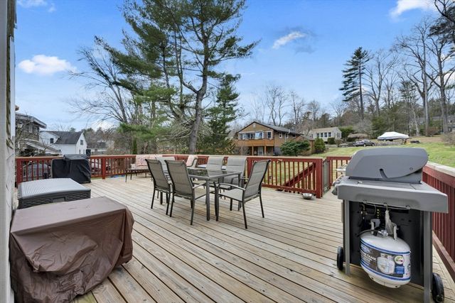 31 Glen Echo Shore Rd, Charlton, MA 01507