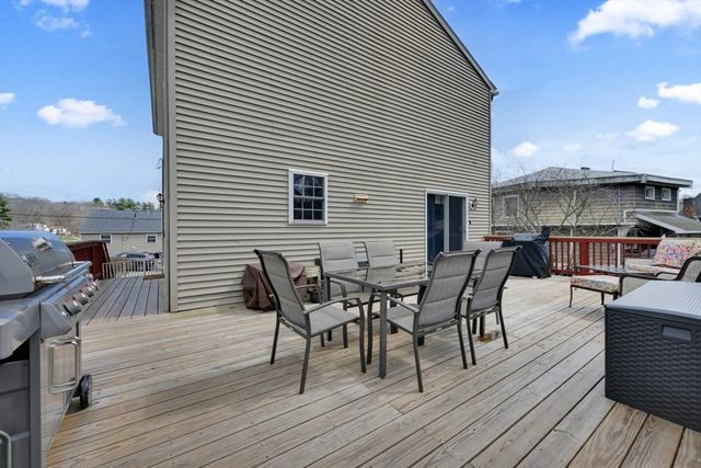 31 Glen Echo Shore Rd, Charlton, MA 01507