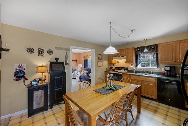 31 Glen Echo Shore Rd, Charlton, MA 01507