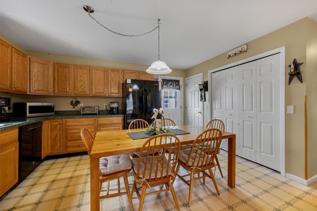 31 Glen Echo Shore Rd, Charlton, MA 01507