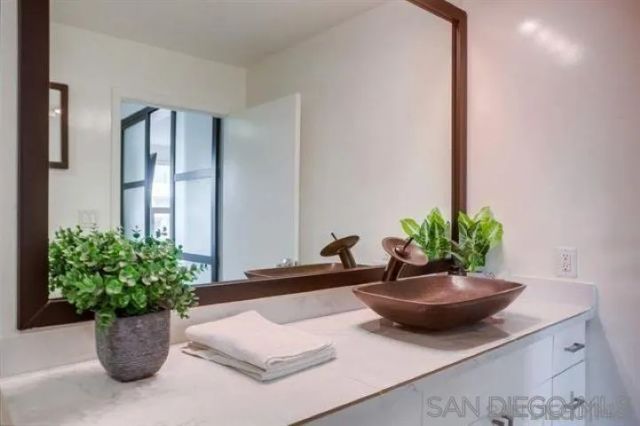 1150 J St 418, San Diego, CA 92101