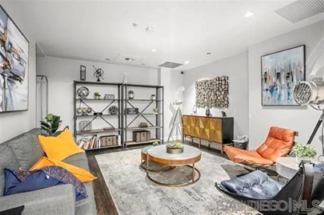 1150 J St 418, San Diego, CA 92101