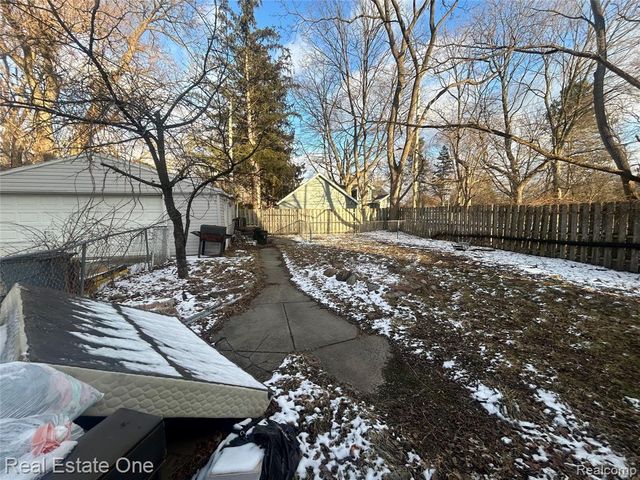 21130 Seminole Street, Southfield, MI 48033
