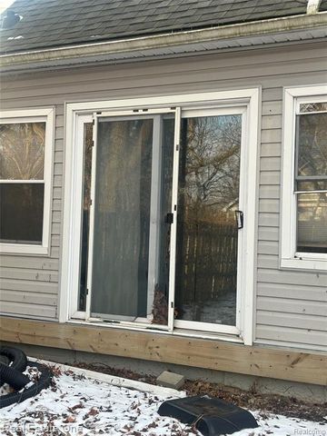 21130 Seminole Street, Southfield, MI 48033