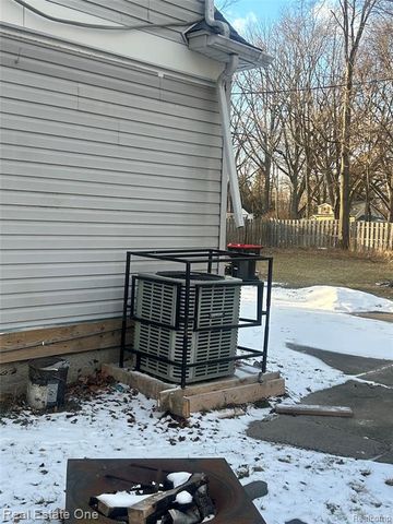 21130 Seminole Street, Southfield, MI 48033