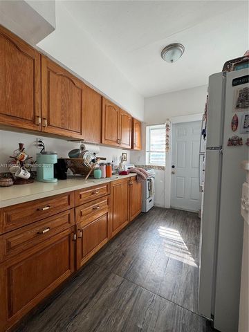 8135 Crespi Blvd, Miami Beach, FL 33141