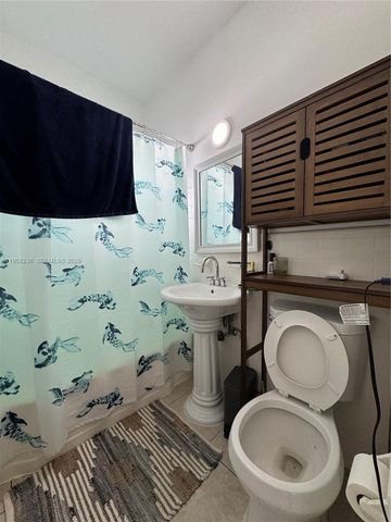 8135 Crespi Blvd, Miami Beach, FL 33141