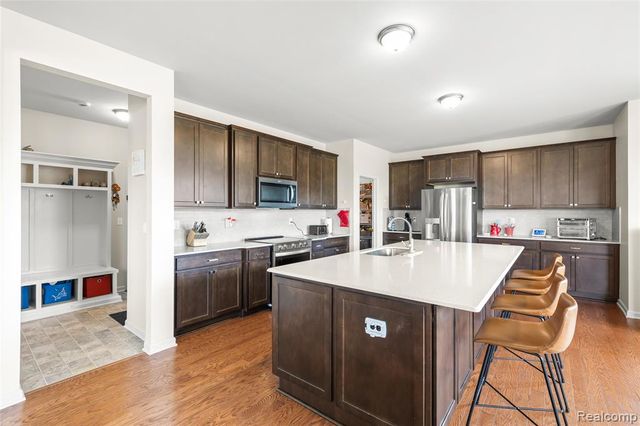 58714 Sella Drive, South Lyon, MI 48178