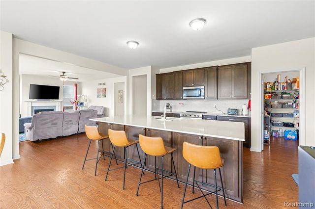 58714 Sella Drive, South Lyon, MI 48178