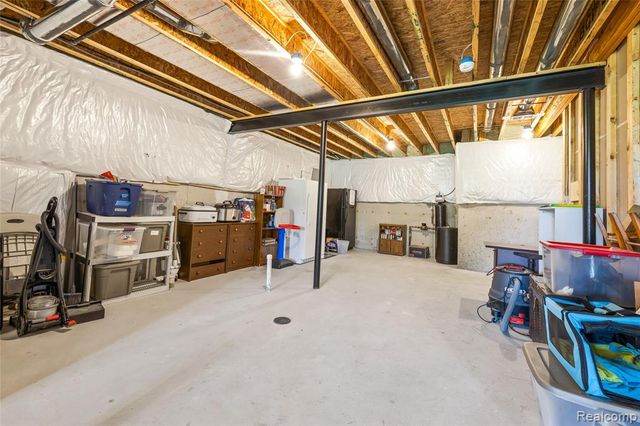 58714 Sella Drive, South Lyon, MI 48178