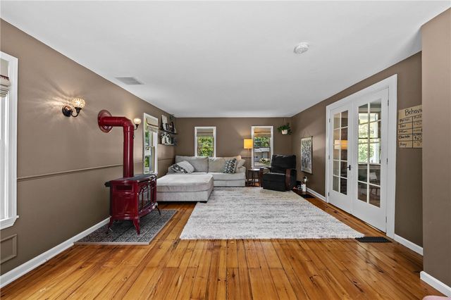 956 Willits Rd, Ontario, NY 14519