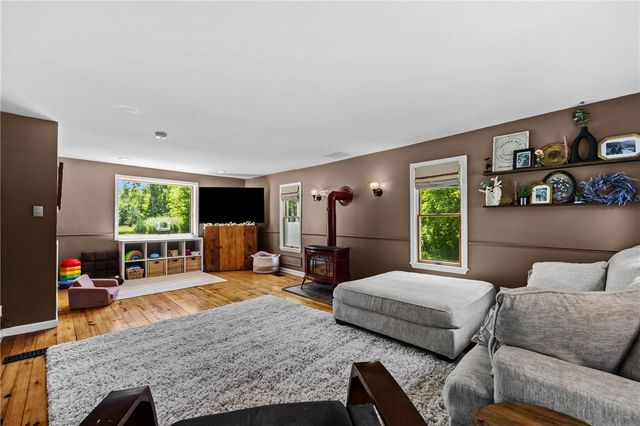 956 Willits Rd, Ontario, NY 14519