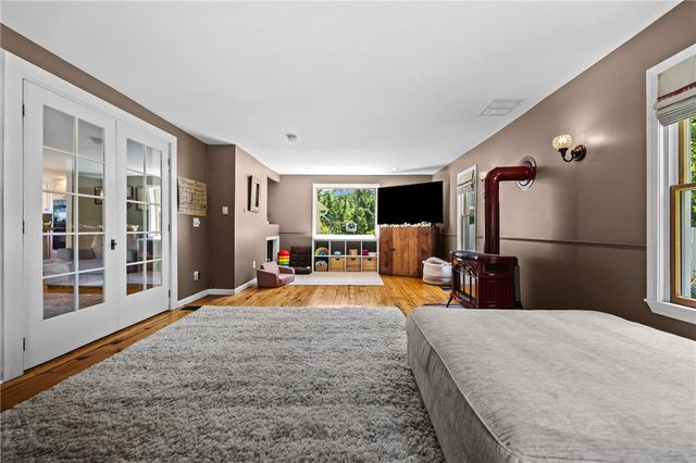 956 Willits Rd, Ontario, NY 14519