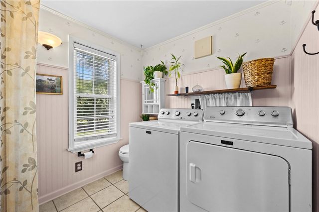 956 Willits Rd, Ontario, NY 14519