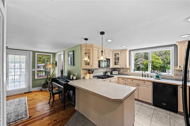 956 Willits Rd, Ontario, NY 14519