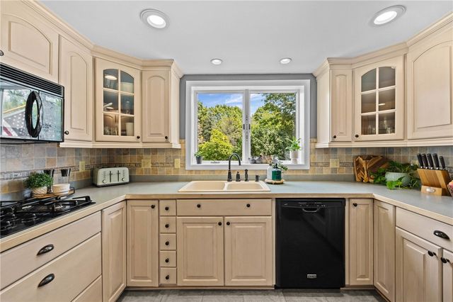 956 Willits Rd, Ontario, NY 14519