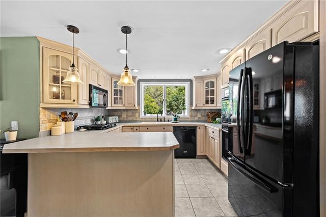 956 Willits Rd, Ontario, NY 14519