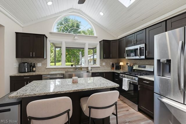 138 Ferguson Drive, Tallmadge, OH 44278