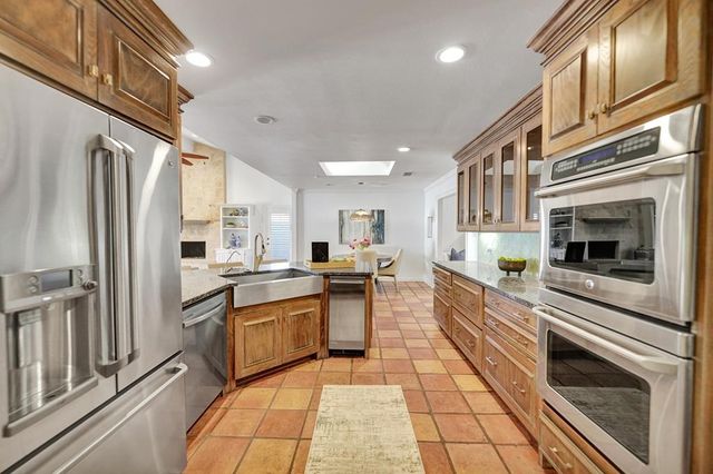 1202 Country Club Dr, Midland, TX 79701