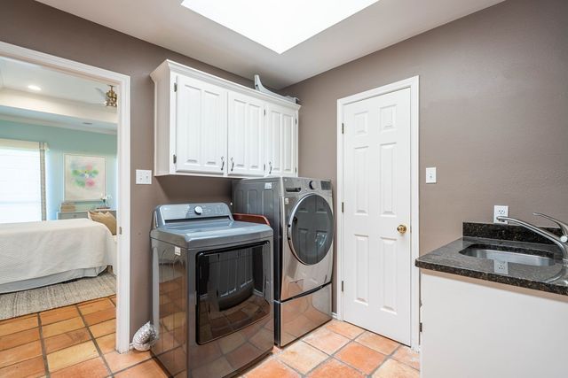 1202 Country Club Dr, Midland, TX 79701