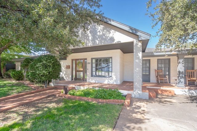 1202 Country Club Dr, Midland, TX 79701