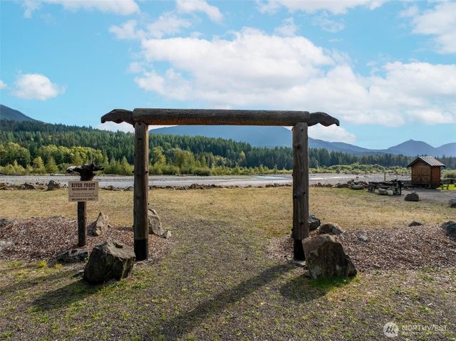 106 Jack Fir Court W, Packwood, WA 98361