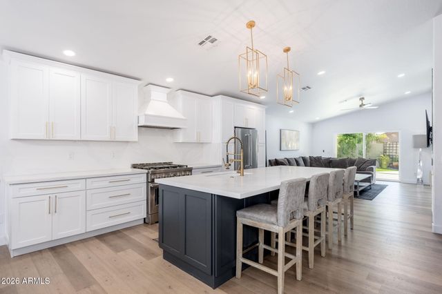 10215 E HILLERY Drive, Scottsdale, AZ 85255