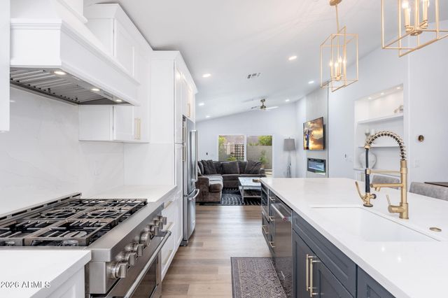 10215 E HILLERY Drive, Scottsdale, AZ 85255