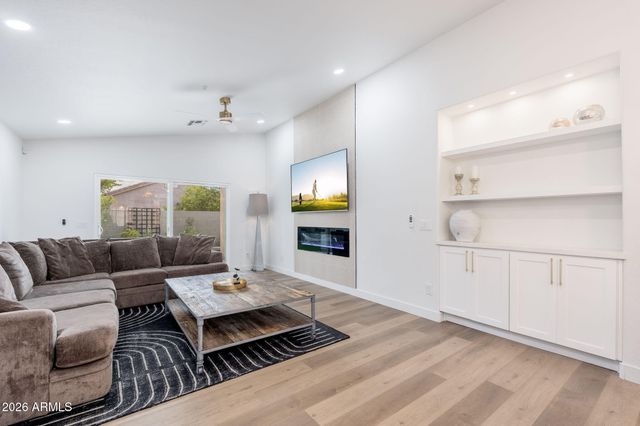 10215 E HILLERY Drive, Scottsdale, AZ 85255