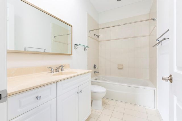 6809 N Laleside Circle 101, Davie, FL 33314