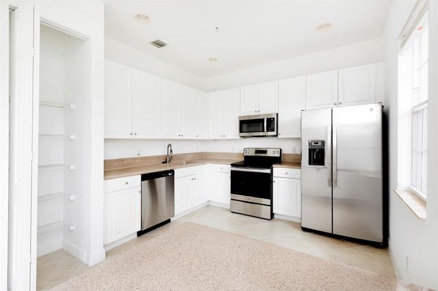 6809 N Laleside Circle 101, Davie, FL 33314