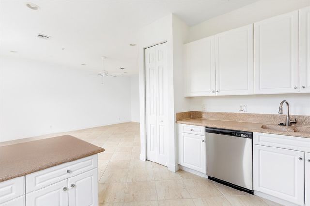 6809 N Laleside Circle 101, Davie, FL 33314