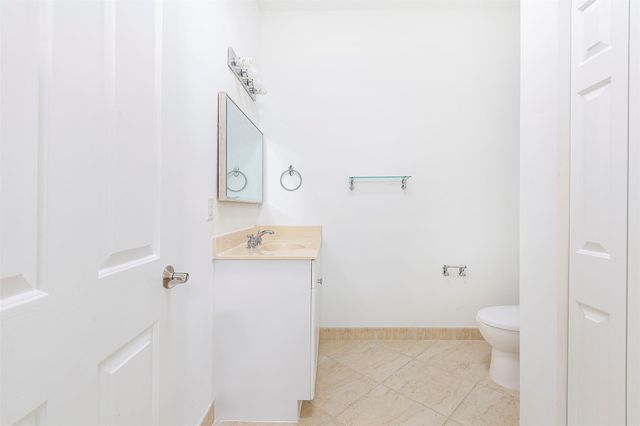 6809 N Laleside Circle 101, Davie, FL 33314