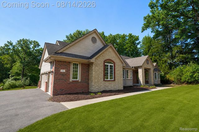 372 Hunters Ridge Drive, Brandon Charter Township, MI 48462