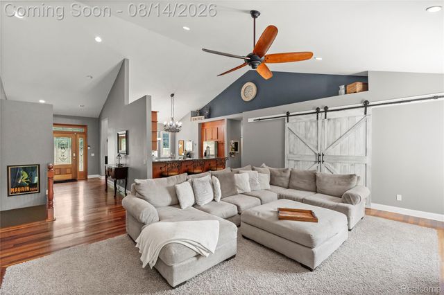 372 Hunters Ridge Drive, Brandon Charter Township, MI 48462