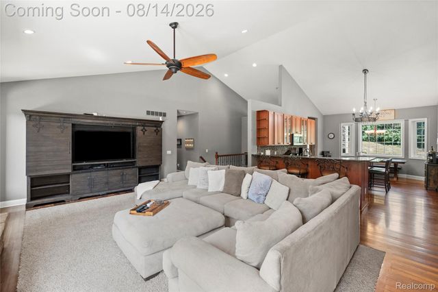 372 Hunters Ridge Drive, Brandon Charter Township, MI 48462