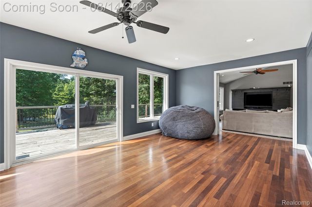 372 Hunters Ridge Drive, Brandon Charter Township, MI 48462