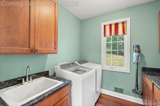 372 Hunters Ridge Drive, Brandon Charter Township, MI 48462