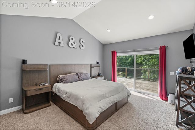 372 Hunters Ridge Drive, Brandon Charter Township, MI 48462