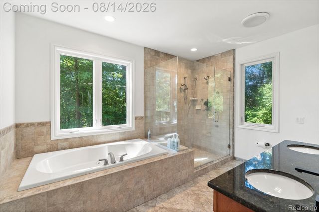 372 Hunters Ridge Drive, Brandon Charter Township, MI 48462