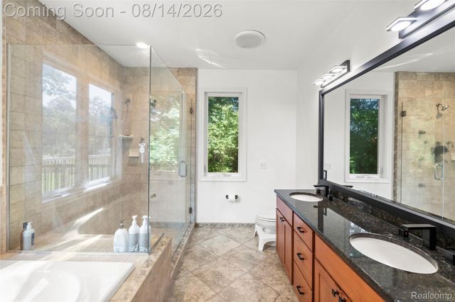 372 Hunters Ridge Drive, Brandon Charter Township, MI 48462