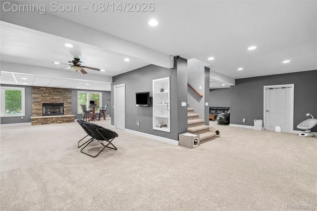 372 Hunters Ridge Drive, Brandon Charter Township, MI 48462
