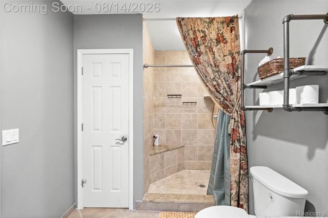 372 Hunters Ridge Drive, Brandon Charter Township, MI 48462